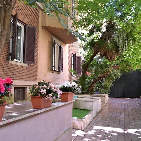 ホテル Tiburtina House ローマ エクステリア 写真