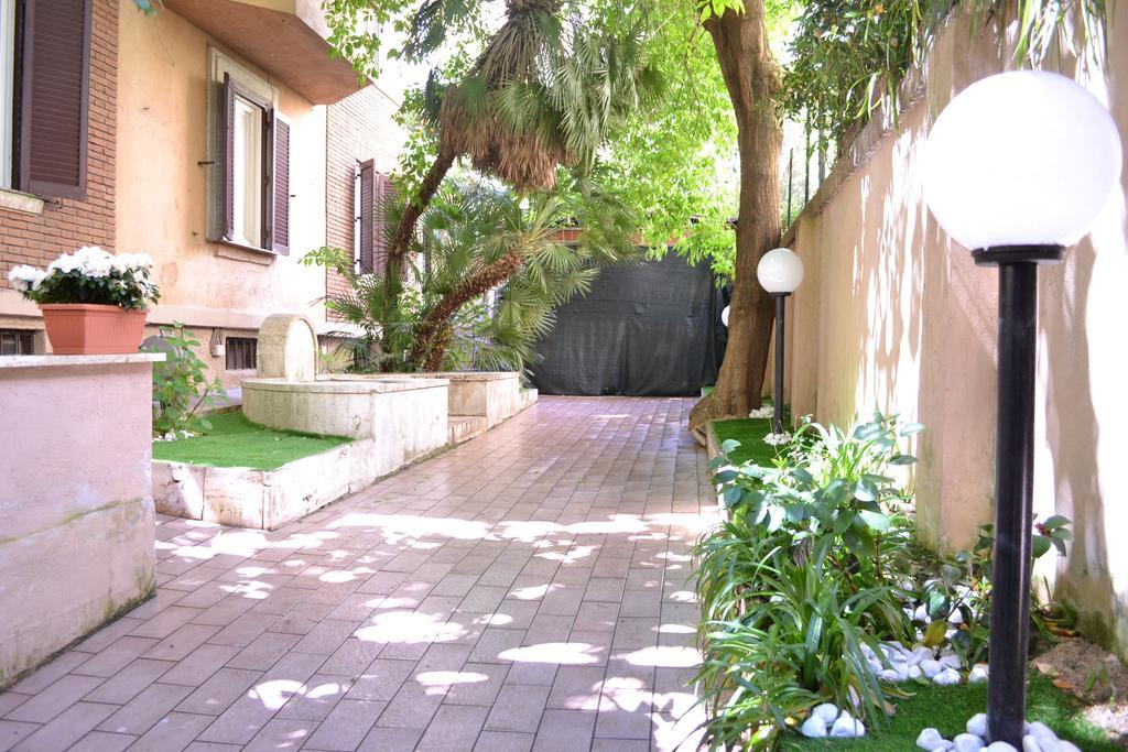 ホテル Tiburtina House ローマ エクステリア 写真