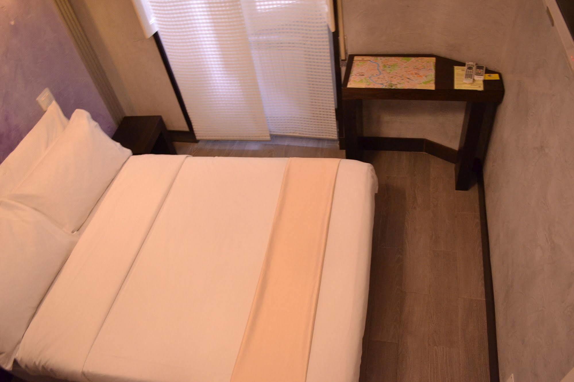 ホテル Tiburtina House ローマ エクステリア 写真