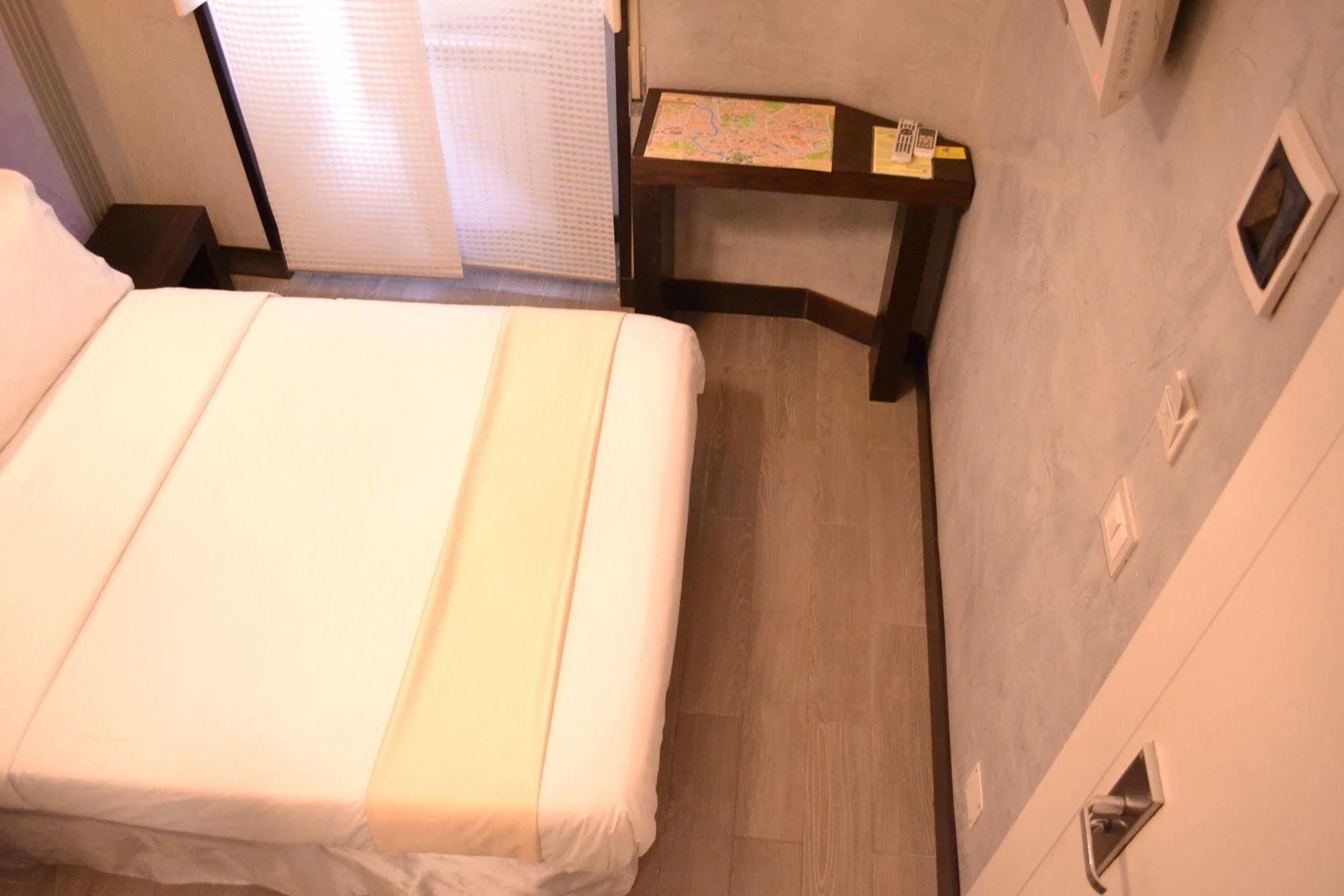 ホテル Tiburtina House ローマ エクステリア 写真